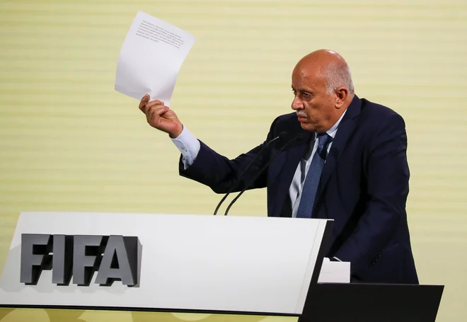 Nogometna zveza Palestine (predsednik Jibril Rajoub na sliki) je aprila Fifo pozvala naj Izrael izključi iz mednarodnih tekmovanj. FOTO: Chalinee Thirasupa/Reuters