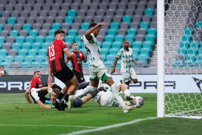 Olimpija je bila premočna za Primorje. FOTO: Leon Vidic
