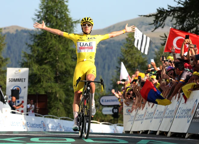 Tadej Pogačar na cilju sobotne etape. FOTO: Manon Cruz/Reuters