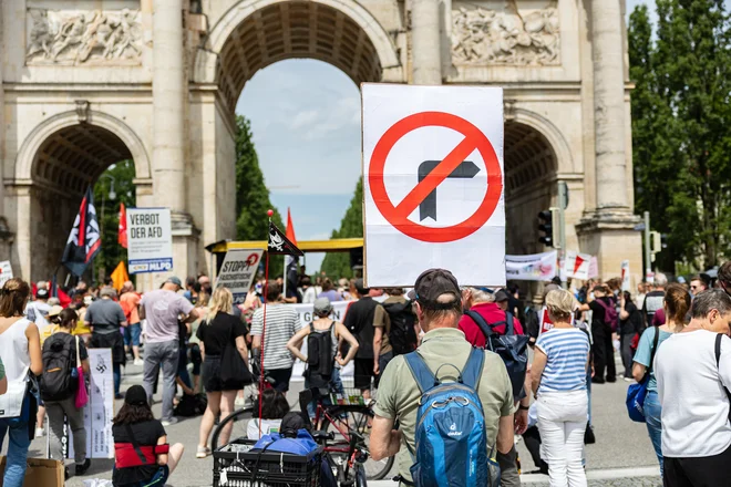 Prepovedana revija Compact je bila tesno povezana tudi s skrajno desno Alternativo za Nemčijo (AfD) FOTO: Alexander Pohl/REUTERS