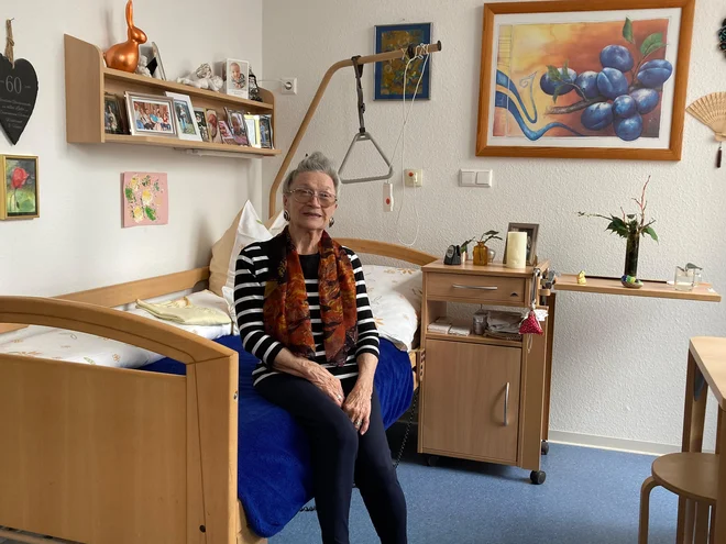 Življenje v domu je prijetno, je razložila Waltraud Eichhorst. FOTO: Simona Fajfar/Delo