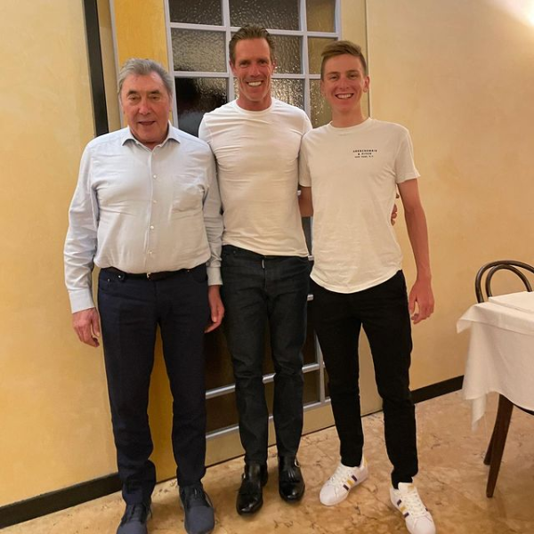 Tadej Pogačar (desno) bi lahko slovitemu Eddyju Merckxu (levo ob Italijanu Mariu Cipolliniju) v naslednjih letih lahko ukradel vzdevek največjega »kanibala« med kolesarji. FOTO: Instagram