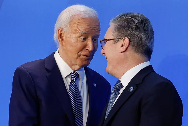 Britanski premier Keir Starmer: Predsednik je poskušal postaviti interese ameriškega ljudstva na prvo mesto. FOTO: Evelyn Hockstein/Reuters