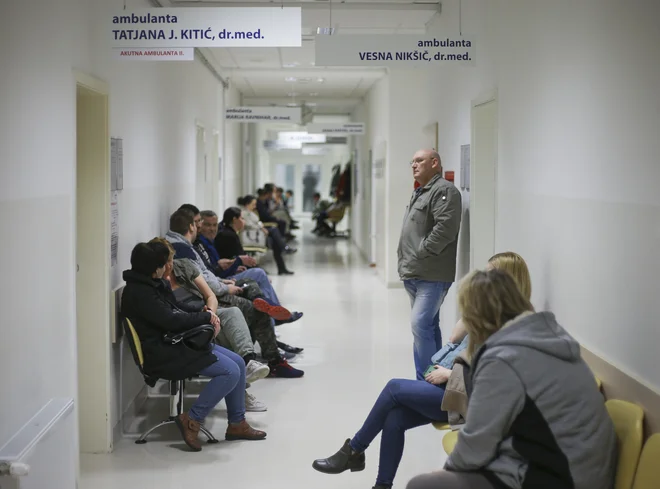 Številne ambulante bodo ugasnile, bolnišnice ne bodo mogle zagotavljati urgence, kot jo poznamo danes.. FOTO: Jože Suhadolnik/Delo