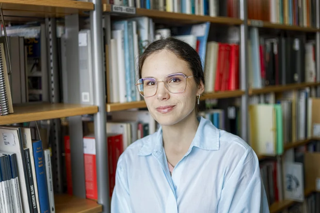 Diplomirala je iz primerjalne književnosti in slovenistike na ljubljanski filozofski fakulteti ter magistrirala in doktorirala na Harvardu. FOTO: Jože Suhadolnik

 
