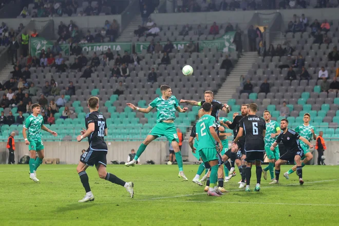 Lanskega oktobra je Slovan v konferenčni ligi v Stožicah z 1:0 premagal Olimpijo. Ljubljančani so se oddolžili decembra v Bratislavi. FOTO: Črt Piksi/Delo
