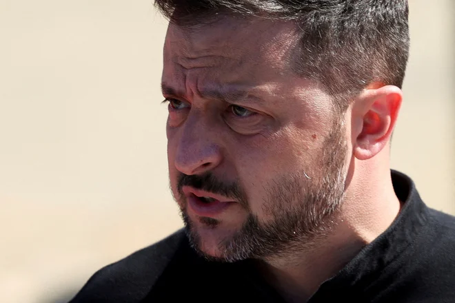 »Naš raketni program ima dober zagon, in čeprav je naloga težka, se postopoma približujemo možnosti uporabe naših raket in da se ne bomo več zanašali le na rakete, ki jih dobavljajo naši partnerji,« je dejal Zelenski v dnevnem videonagovoru. FOTO: Hollie Adams/Reuters