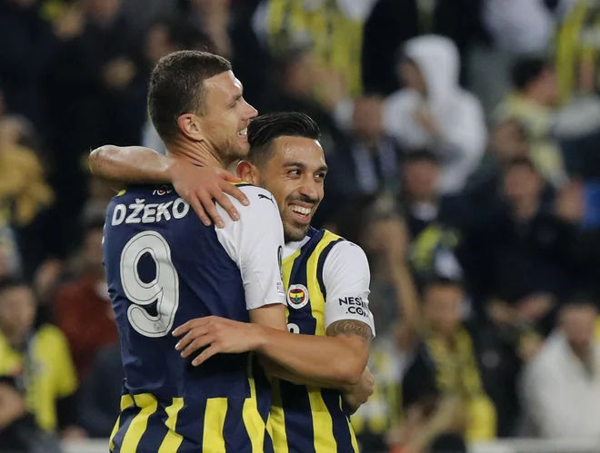 Bošnjaški zvezdnik Edin Džeko je ob tekmovalnem debutu Joseja Mourinha na trenerskem stolčku Fenerbahčeja zabil tri gole. FOTO: Dilara Senkaya/Reuters