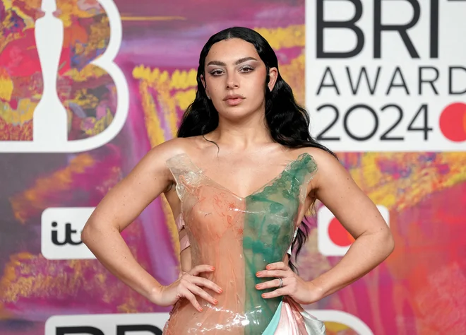 Močno je odmevala objava Charli XCX, ki je na omrežju X zapisala »Kamala Is brat«. Foto Maja Smiejkowska Reuters