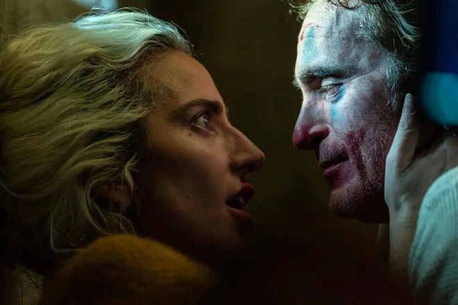 Tudi nadaljevanje filma Joker z naslovom Joker: Folie à Deux velja za favorita za najvišje nagrade. FOTO: Promocijsko gradivo
