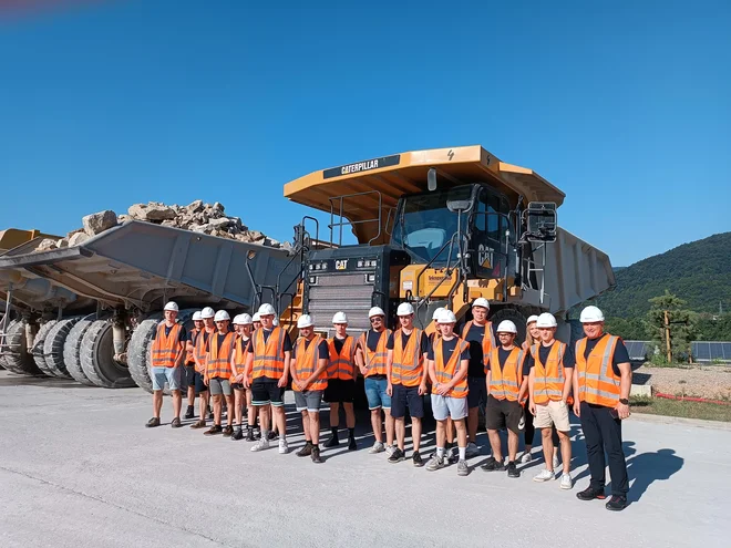 Podjetje Alpacem Cement razpisuje kadrovske štipendije za študije tehniških, naravoslovnih in družboslovnih smeri. FOTO: Alpacem Cement