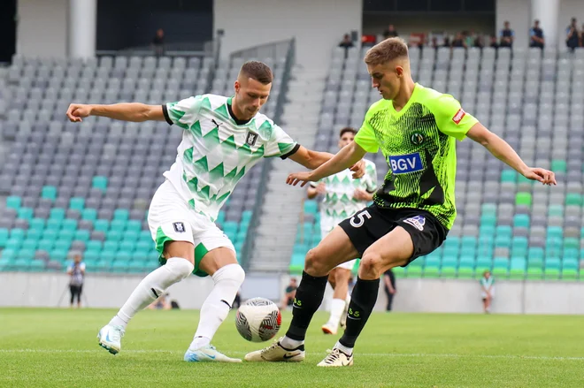 Raul Florucz (levo) je vrnitev v Olimpijino prvo enajsterico začinil s pomembnim evropskim golom. FOTO: Voranc Vogel