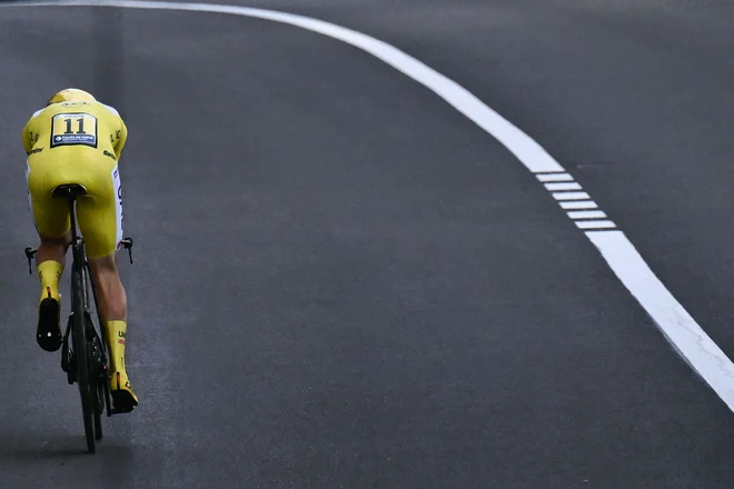 Pogačar je na kronometru med Monacom in Nico razvil za kilometer višjo povprečno hitrost od najhitrejšega tekmeca. FOTO: Marco Bertorello/AFP