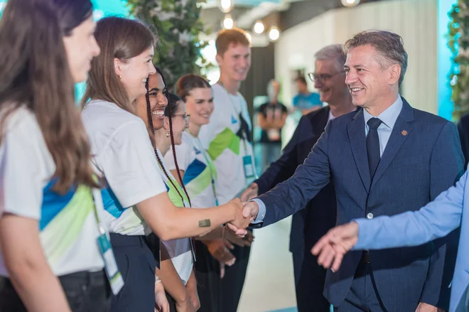 Premier si je danes že ogledal celotno prizorišče Slovenske hiše. FOTO: Anže Furlan/Kabinet predsednika vlade