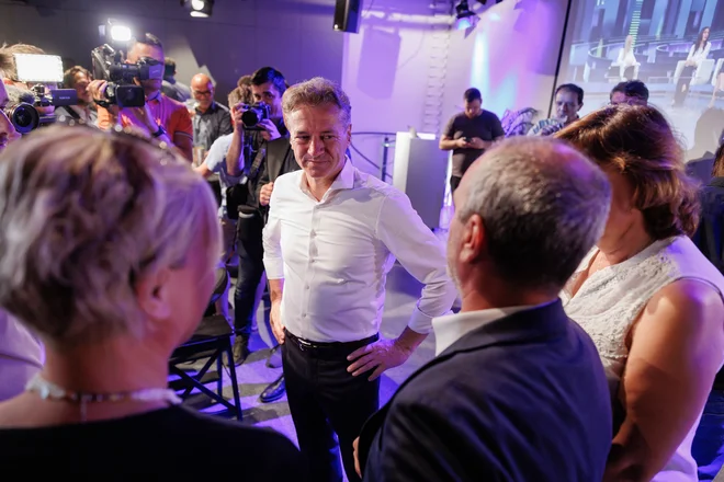 V taboru Gibanja Svoboda so na rezultate čakali (pre)optimistično, tudi na podlagi javnomnenjskih anket. Njihovi podporniki so najbolj vneto zatrjevali, da se bodo udeležili glasovanj – skorajda dvetretjinsko, medtem ko so podporniki SD in SDS to zatrjevali v polovici primerov, najmanj zainteresirani glede udeležbe pa so bili podporniki Levice. FOTO: Črt Piksi/Delo
