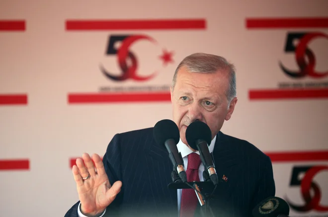 Izrael je zaradi Erdoğanovih kritik odpoklical izraelske diplomatske predstavnike v Ankari. FOTO: Yiannis Kourtoglou/Reuters