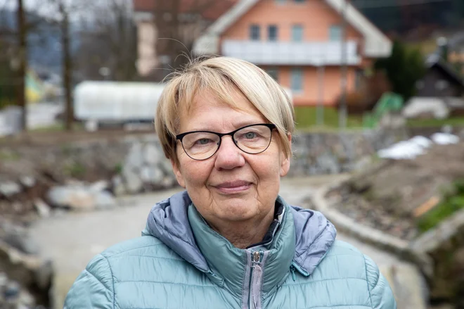Županja Črne Romana Lesjak: »Ljudje hodijo z baterijami gledat vodotoke, kadar dežuje, tako jih skrbi, kaj se lahko zgodi ...« FOTO: Voranc Vogel