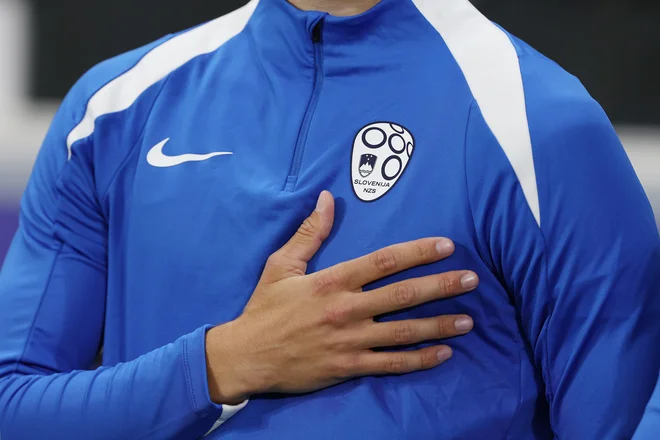 Opazil sem, da so na vseh odprtjih posameznih tekem igralci, trenerji in navijači na tribunah s ponosom peli svoje himne. FOTO: Leon Vidic/Delo