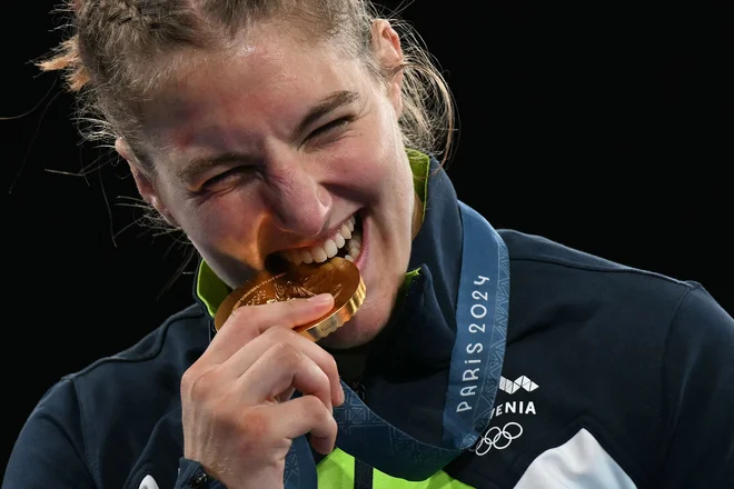 Andreja Leški si je z naslovom olimpijske prvakinje uresničila svoje otroške sanje. FOTO: Luis Robayo/AFP
