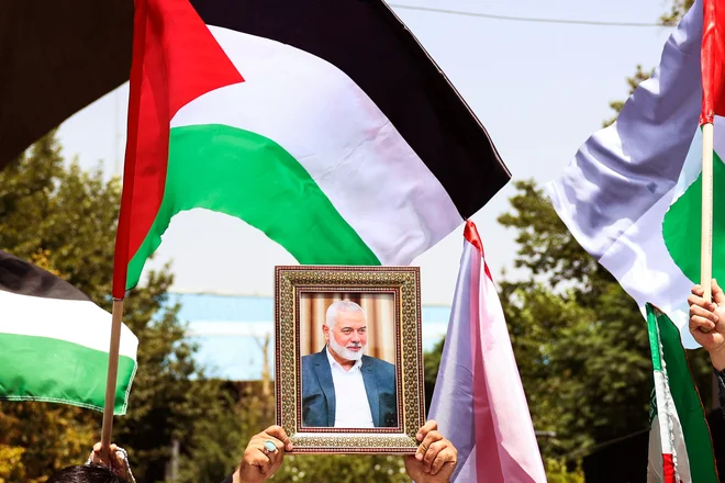 Ponoči je Ismail Hanija v očeh eksekutorjev, ki imajo za seboj zgodovino likvidacij Hamasovih voditeljev, zato zamenjal Hezbolah. FOTO: AFP