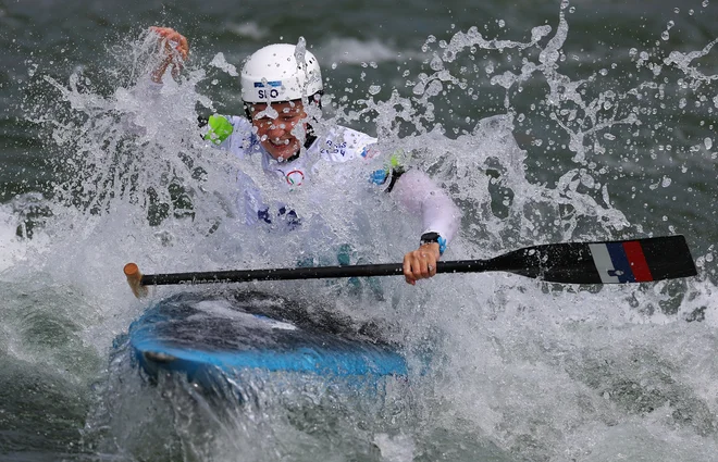 Eva Alina Hočevar med bitko z brzicami. FOTO: Molly Darlington/Reuters