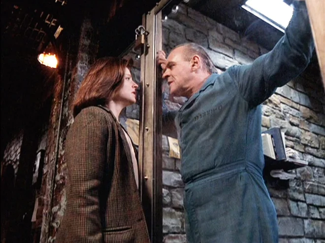 Anthony Hopkins kot Hannibal Lecter z Jodie Foster v filmu Ko jagenjčki obmolknejo. Bi ga imeli za šefa? FOTO: Imdb