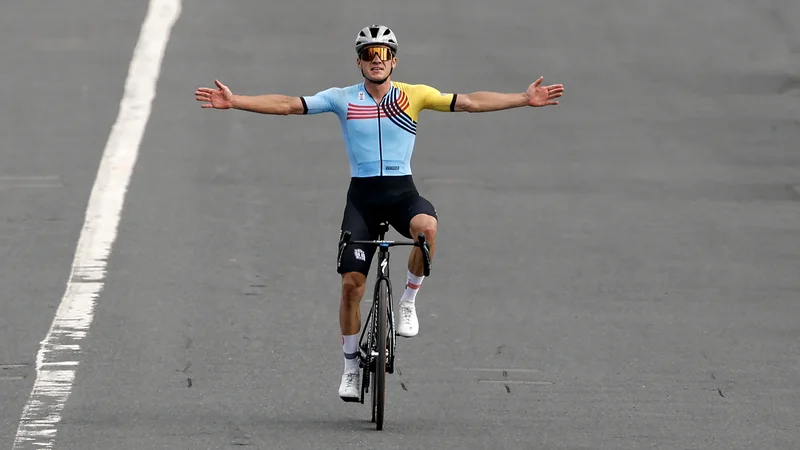 Belgijec Remco Evenepoel je z današnjo zmago postal prvi moški v zgodovini OI, ki je dobil tako cestno dirko kot vožnjo na čas. FOTO: Odd Andersen/Afp