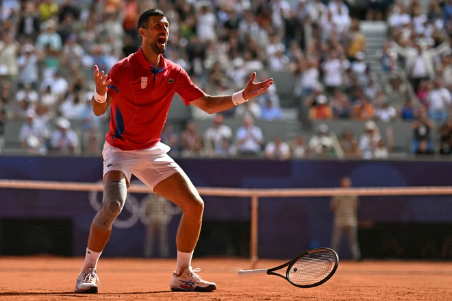 Novak Đoković je Carlosa Alcaraza premagal v dveh nizih. FOTO: Patricia De Melo Moreira/AFP