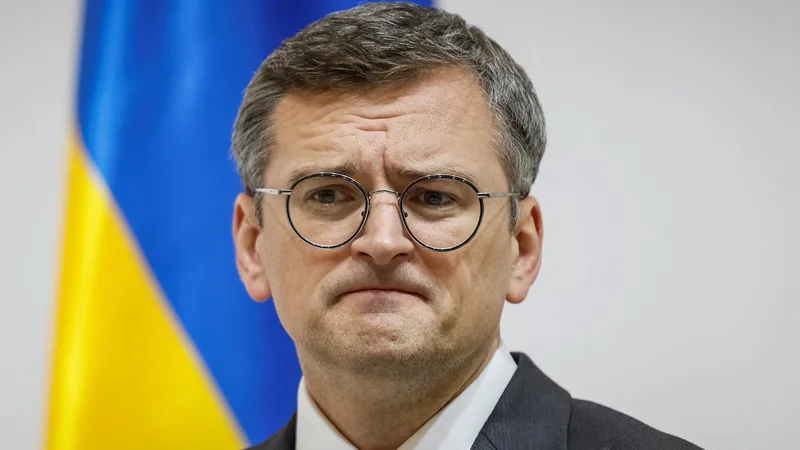 Ukrajinski zunanji minister Dmitrij Kuleba je na svoji četrti turneji po Afriki. FOTO: Alina Smutko/Reuters