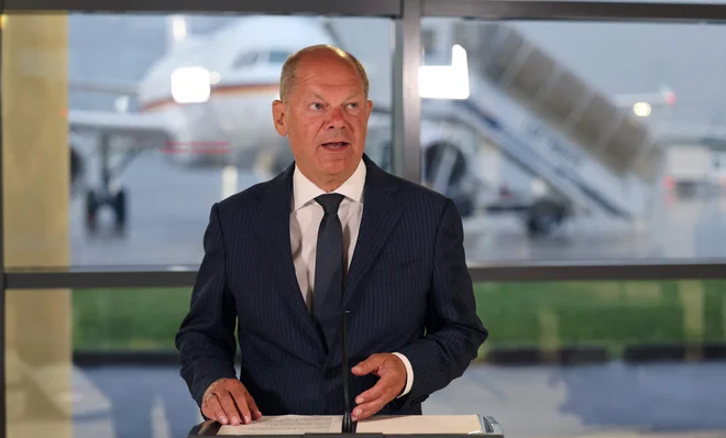 Kancler Olaf Scholz skuša pomiriti strasti, ki so se znova vnele okoli proračuna za leto 2025. FOTO: Christoph Reichwein/AFP