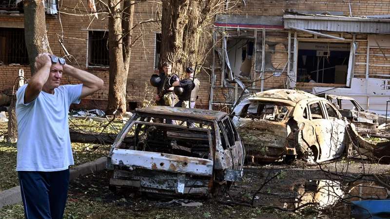 Doslej so iz obmejnih predelov Kurske oblasti evakuirali že 121.000 ljudi, vseh skupaj pa jih morajo izseliti 180.000.
FOTO: Anatolij Ždanov/Reuters