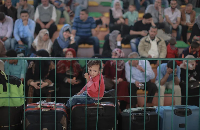 Čeprav dehumanizacija poteka na več nivojih, so njene najbolj pošastne posledice prav genocidi. FOTO: Ezz Al-zanoun Nurphoto Via AFP