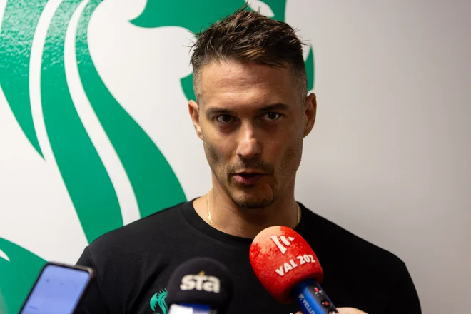 Olimpijin kapetan Žiga Pavlin se pripravlja na mikavno, a obenem zelo zahtevno sezono. FOTO: Črt Piksi/Delo
