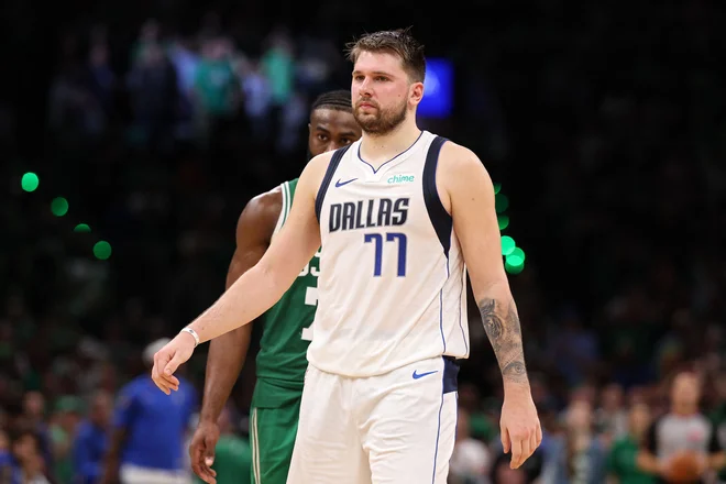 Luka Dončić junija letos na tekmi proti Boston Celtics. FOTO: Elsa Getty Images via AFP