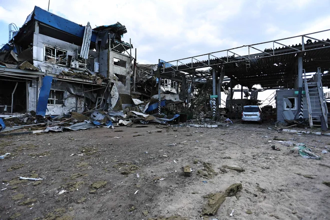 Uničena mejna točka med Ukrajino in Rusijo blizu Sudže. FOTO: Yan Dobronosov/AFP