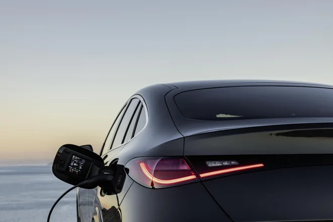 Mercedes-Benz GLC Coupé v priključnohibridni izvedbi. Foto: Mercedes-Benz