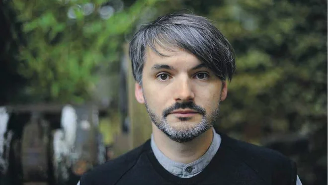 Saša Stanišić (1978) je bil vedno obkrožen z zgodbami in vedno jih je hotel pripovedovati. FOTO: Katja Sämann