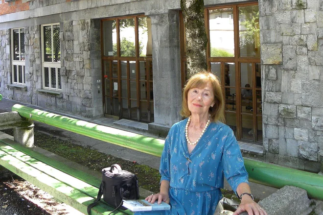 »Dokler čutimo, nas mora kdaj tudi zaboleti. Če ne bi čutili, tudi uživati ne bi mogli. Kdo si pa želi, da bi 'koža čez in čez podplat postala'?« pravi Helena Koder. FOTO: Tomaž Gerdina