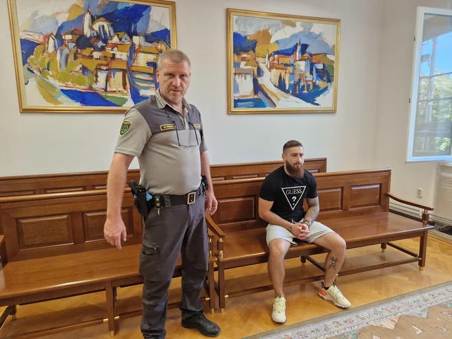 Na sojenje zaradi groženj zdaj čaka v priporu. FOTO: Tanja Jakše Gazvoda