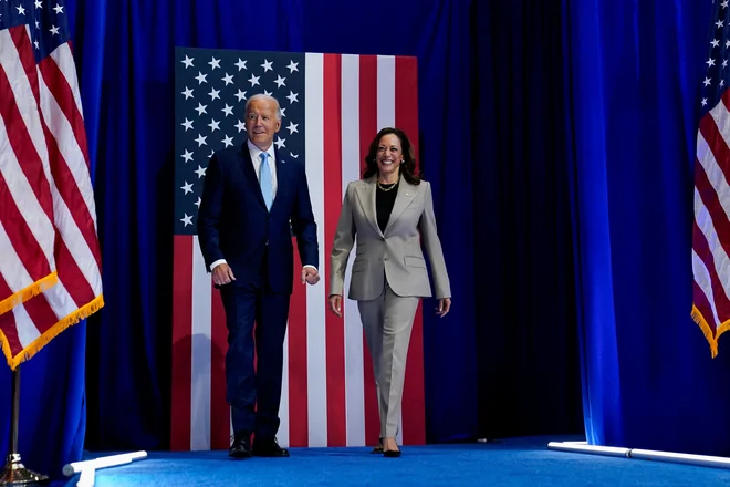 Ameriški predsednik Joe Biden in podpredsednica Kamala Harris med nedavnim skupnim nastopom na političnem zborovanju v Marylandu FOTO: Elizabeth Frantz/Reuters