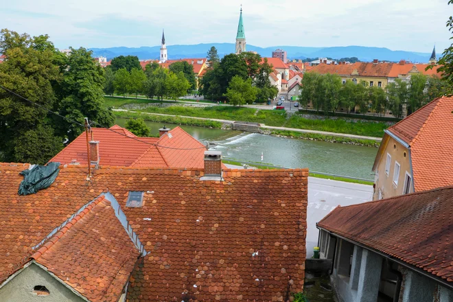 Pogled na staro jedro s terase kapucinskega samostana FOTO: Aleš Nosan