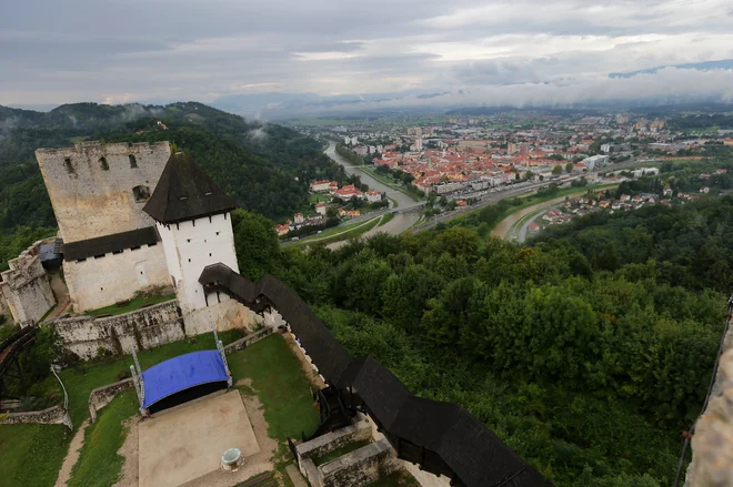 Prvi temelji Celjskega gradu so stali že v drugi polovici 12. stoletja.

FOTO: Jože Suhadolnik