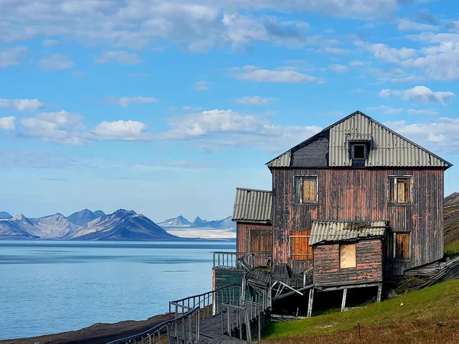 Barentsburg, arktično rudarsko mesto v lasti ruskega državnega podjetja Arktikugol. FOTO: Boštjan Videmšek