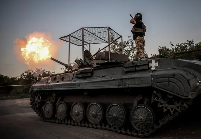 Glasovi, ki iščejo alternative neomejenemu financiranju Ukrajine, se krepijo.FOTO: Ukrainian Armed Forces/Reuters