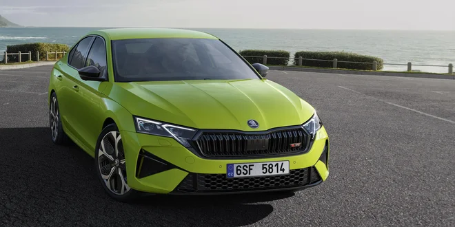 Octavia RS, najmočnejša predstavnica družine, je že v prodaji. Tudi v mamba zeleni barvi, ki je ekskluzivna za različici Sportline in RS. FOTO: Škoda