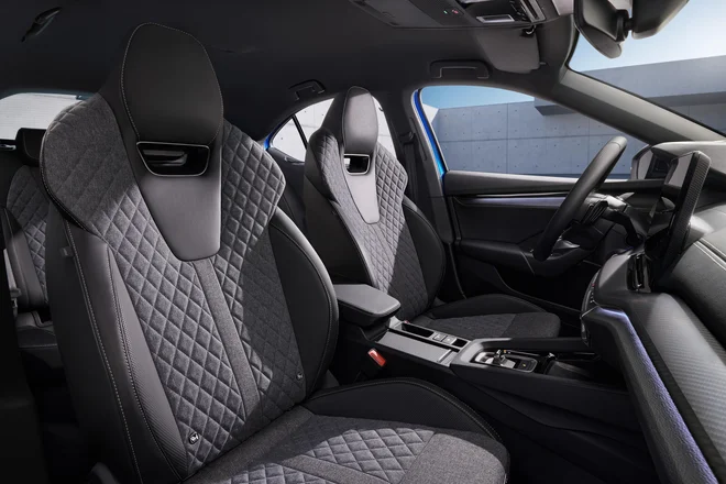 Notranjost Octavie Sportline je oblikovana po vzoru izvedbe RS. FOTO: Škoda