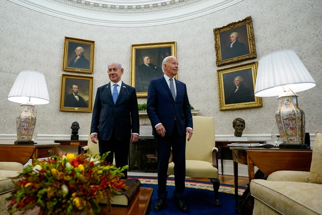Sporočilo Bele hiše navaja tudi, da sta Biden in Netanjahu govorila o ameriških prizadevanjih za podporo izraelski obrambi pred vsemi grožnjami iz Irana, vključno z grožnjami terorističnih skupin Hamas, Hezbolah in hutijevcev (fotografija je iz julija letos). FOTO: Elizabeth Frantz/Reuters