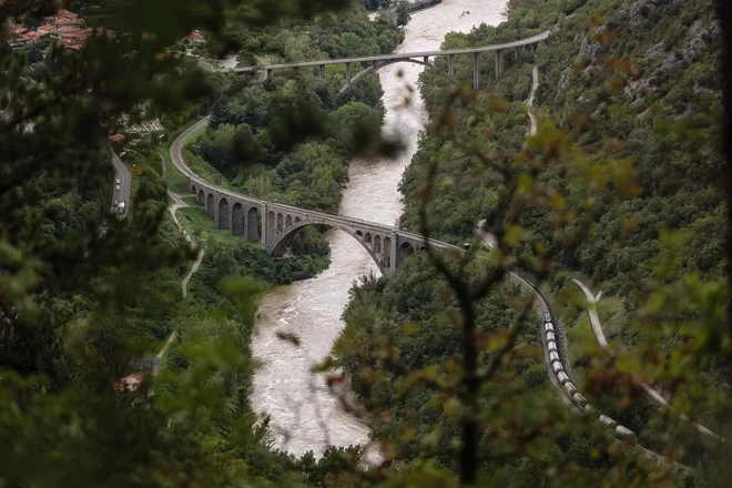 Plovna pot oo Soči je skupna in se začne na Bovškem, poteka skozi Kobariško in konča na Tolminskem – in infrastrukturo je treba vzdrževati in izboljšati na celotni plovni poti. FOTO: Črt Piksi