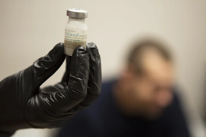 V Sloveniji imamo okoli 10.000 problematičnih uporabnikov drog, ki droge uporabljajo vsak dan, okoli 6000 jih je uporabnikov opioidov. Foto Reuters