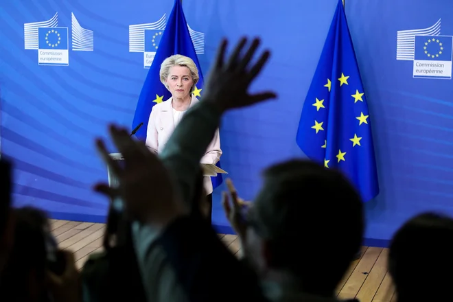 Predsednica evropske komisije Ursula von der Leyen ostaja odločna zagovornica pomoči Ukrajini. FOTO; Kenzo Tribouillard/AFP